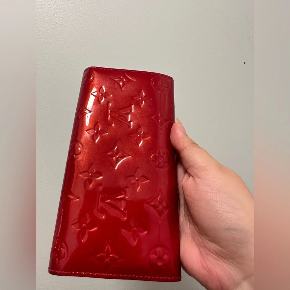 Red LV Vernis Sarah Wallet - Picture 5 of 13